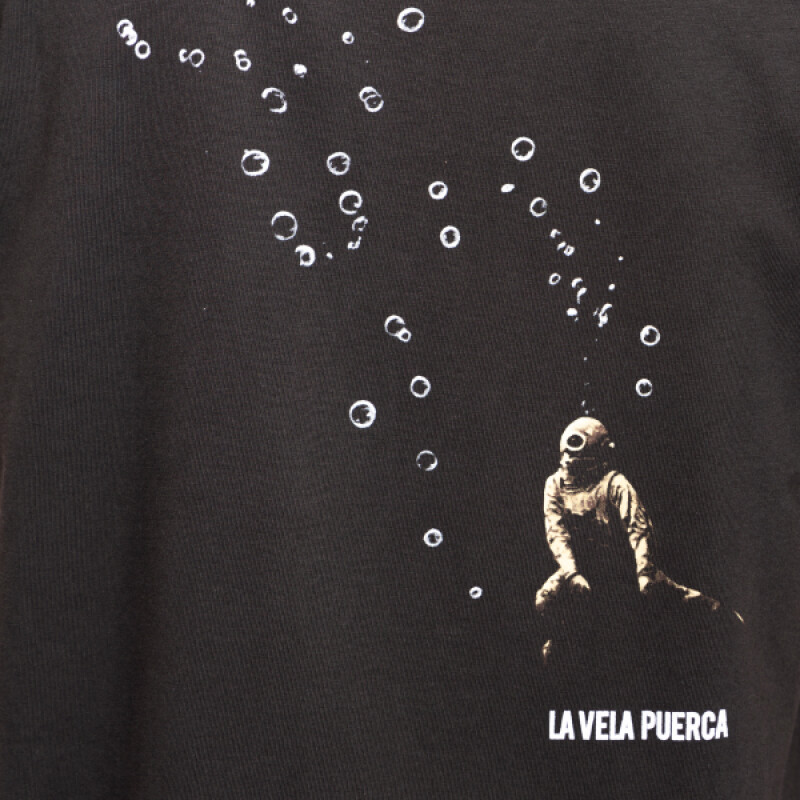 Remera La isla x La Vela - Escampar Escafandra Remera La isla x La Vela - Escampar Escafandra