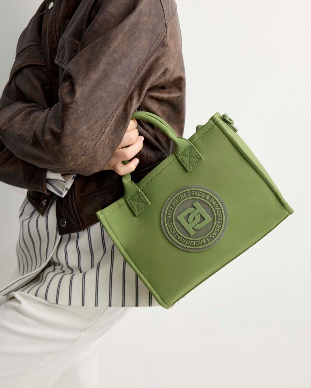 Cartera de mano Elena en nylon Verde