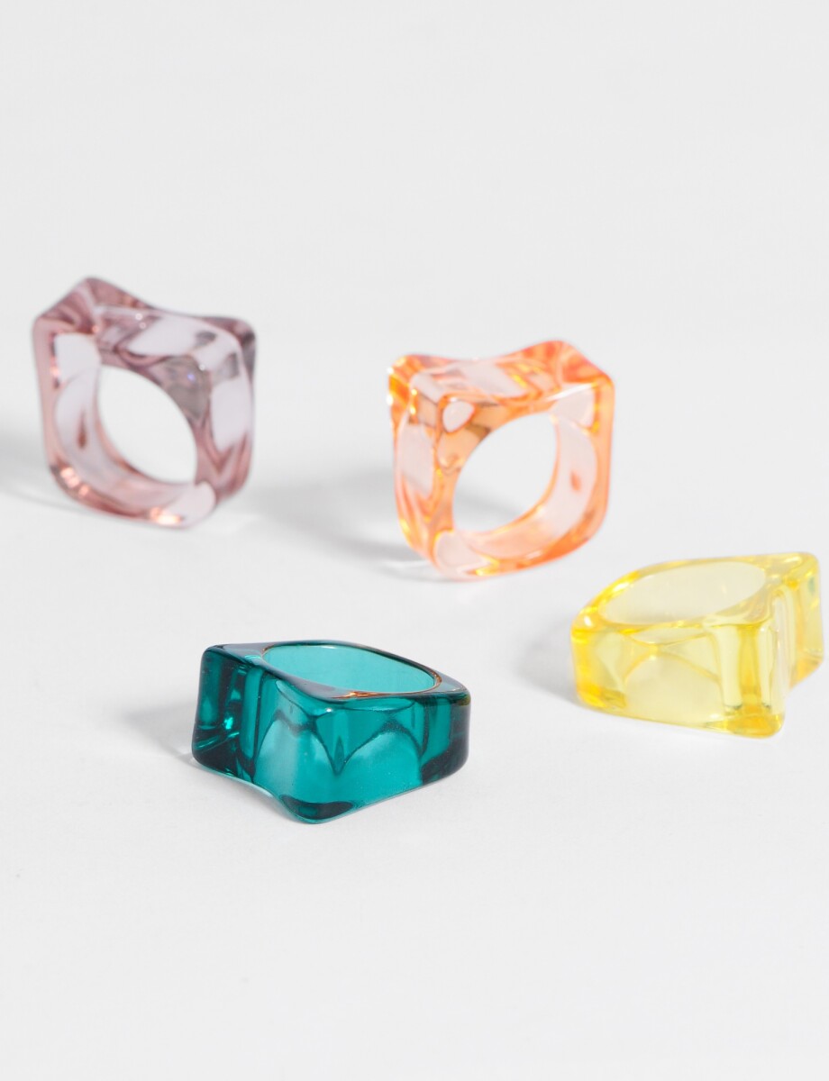 Set de cuatro anillos resina plano 18 mm - multicolor 