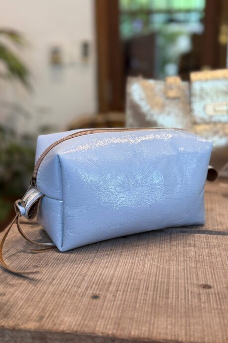 Neceser de Cuero Celeste Charol