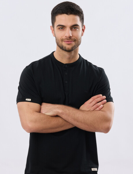 REMERA POLO CUELLO MAO Negro