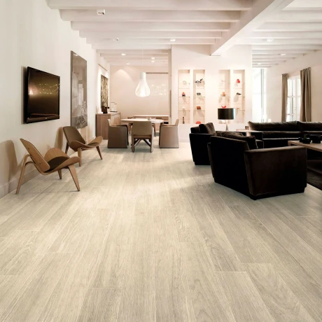 Vinilico Piso Flotante Tipo Click Blanco Maderado 18X122Cm 5.5Mm GAMAS DE MADERA