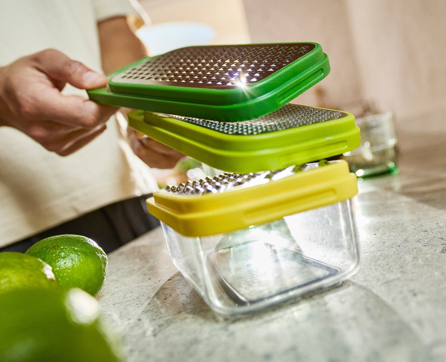 Set de 3 Ralladores con Recipiente Joseph Joseph Multi-Grate & Store™- PREVENTA 