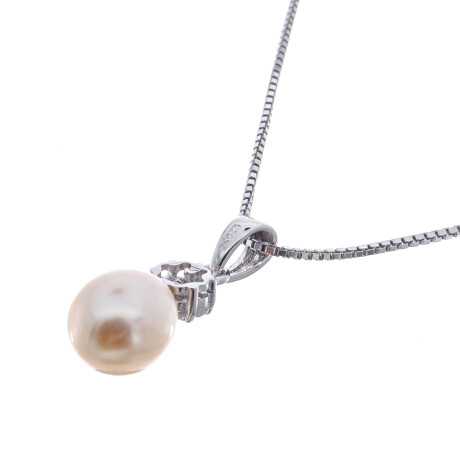 Conjunto de cadena y dije de plata 925 rodinada con perla y circonia. Conjunto de cadena y dije de plata 925 rodinada con perla y circonia.