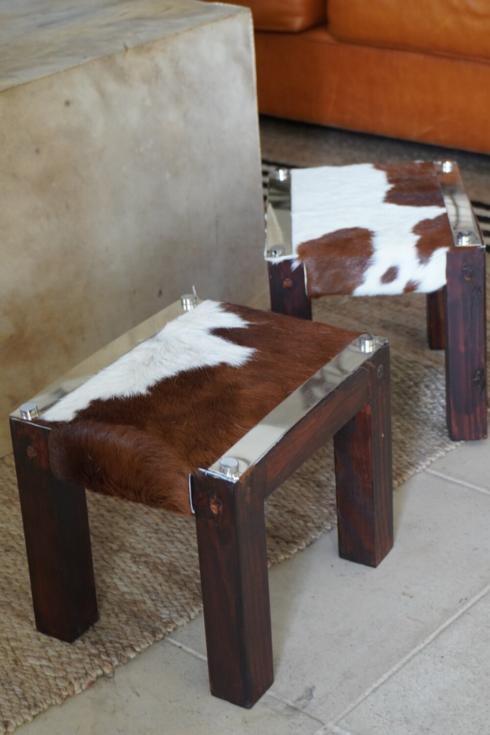 Petit Stool Cowhide claro