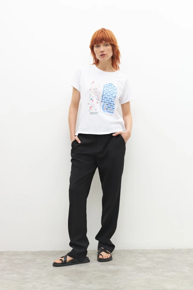 Remera con estampa floral blanco