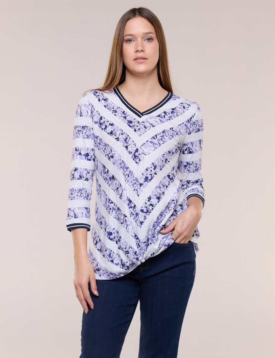 Remera Estampada Escote V - Lavanda/multi 