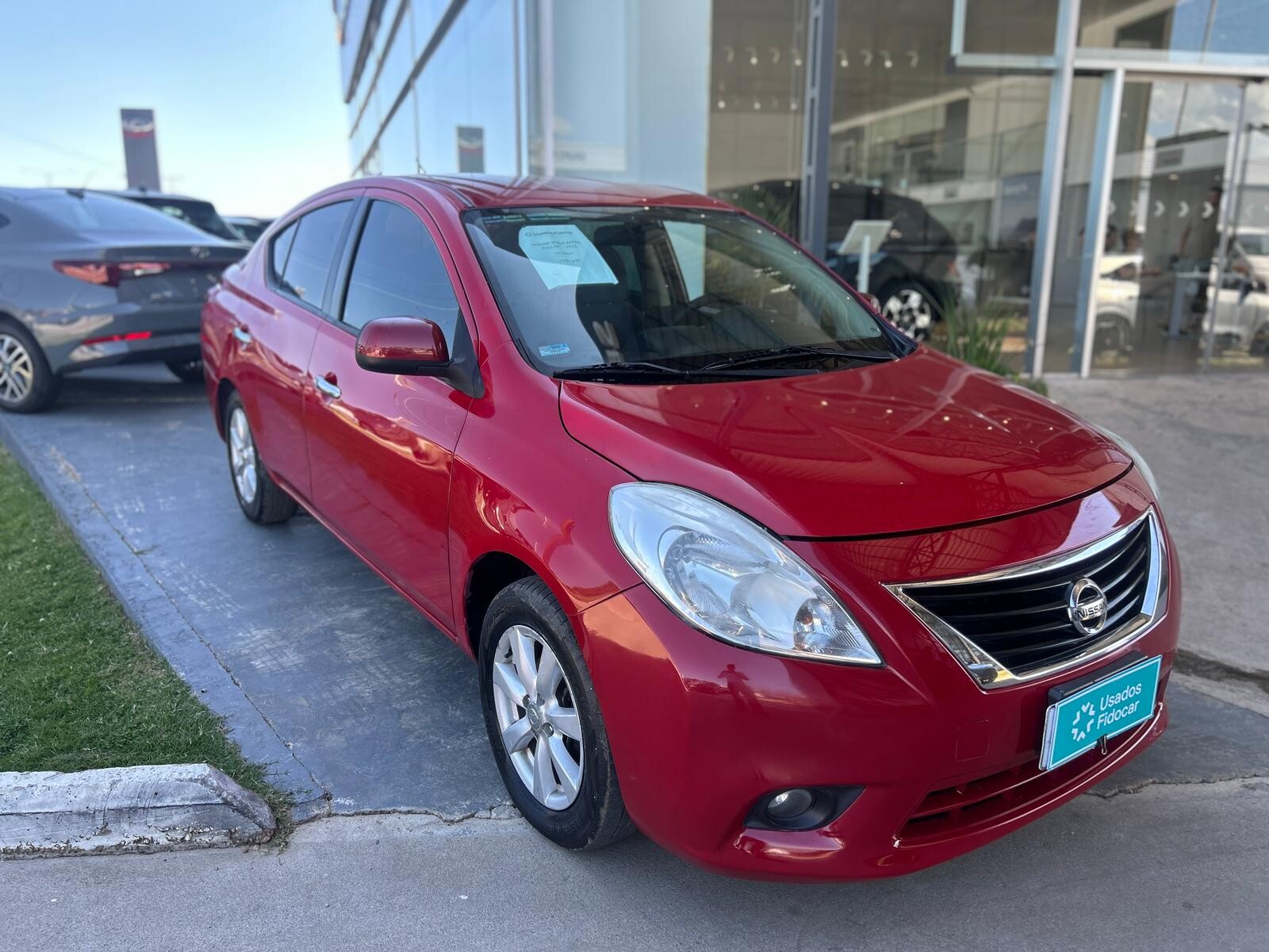 Nissan Versa Advance - 2013 