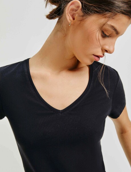 CAMISETA BÁSICA MANGA CORTA CUELLO EN V NEGRO