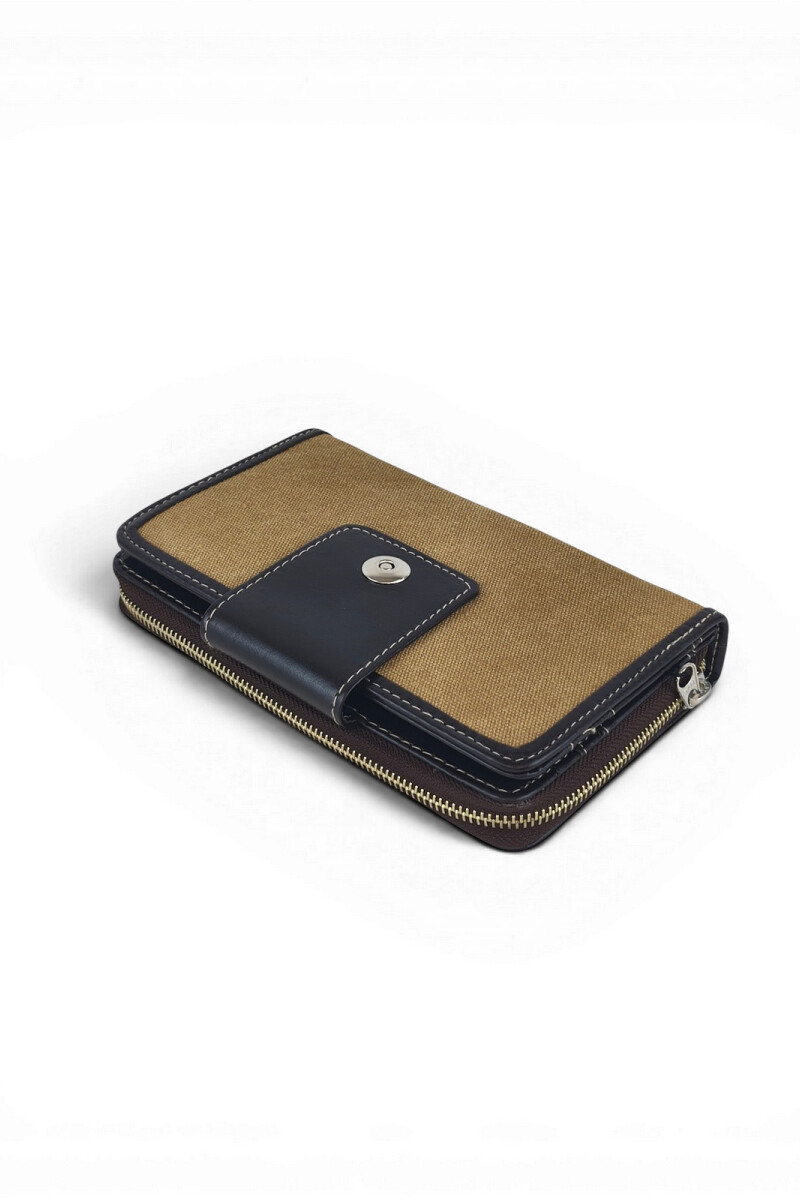Monedero grande con lengueta beige