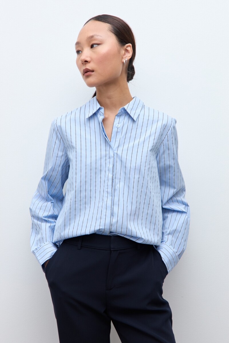 Camisa rayada oversized celeste