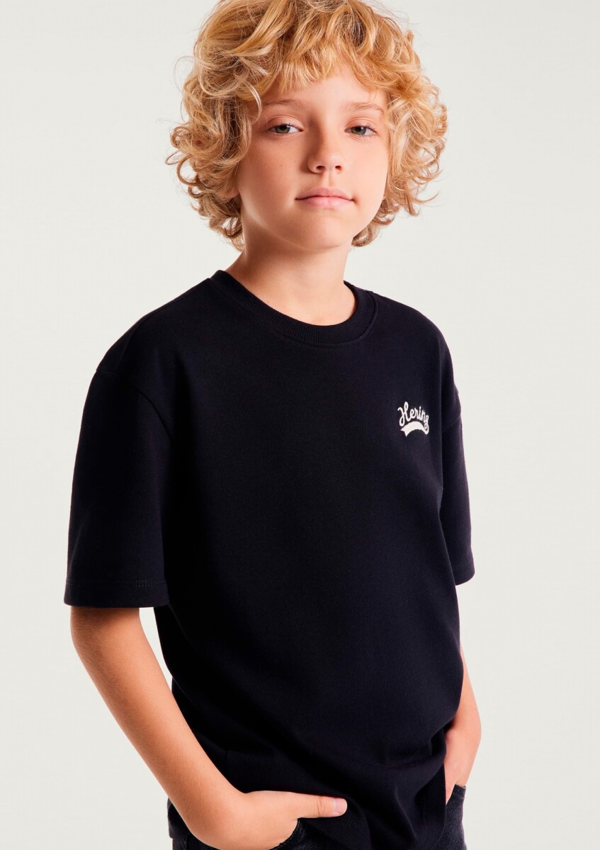 CAMISETA INFANTIL MODELO OVERSIZED CON ESTAMPA - NEGRO 