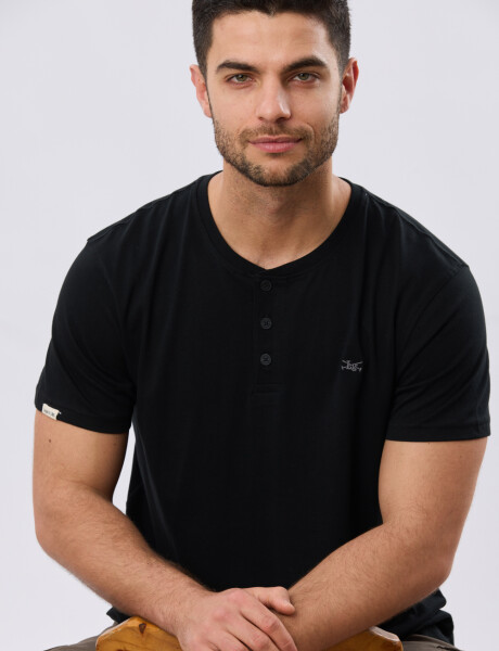 REMERA LISA DE ALGODÓN Negro