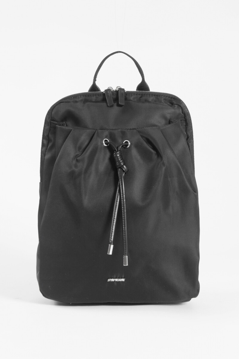 Mochila con cordón y bolsillo negro