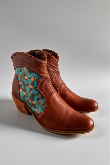 Botas ZIVA De Cuero Terra Con Arte Turquesa Botas ZIVA De Cuero Terra Con Arte Turquesa