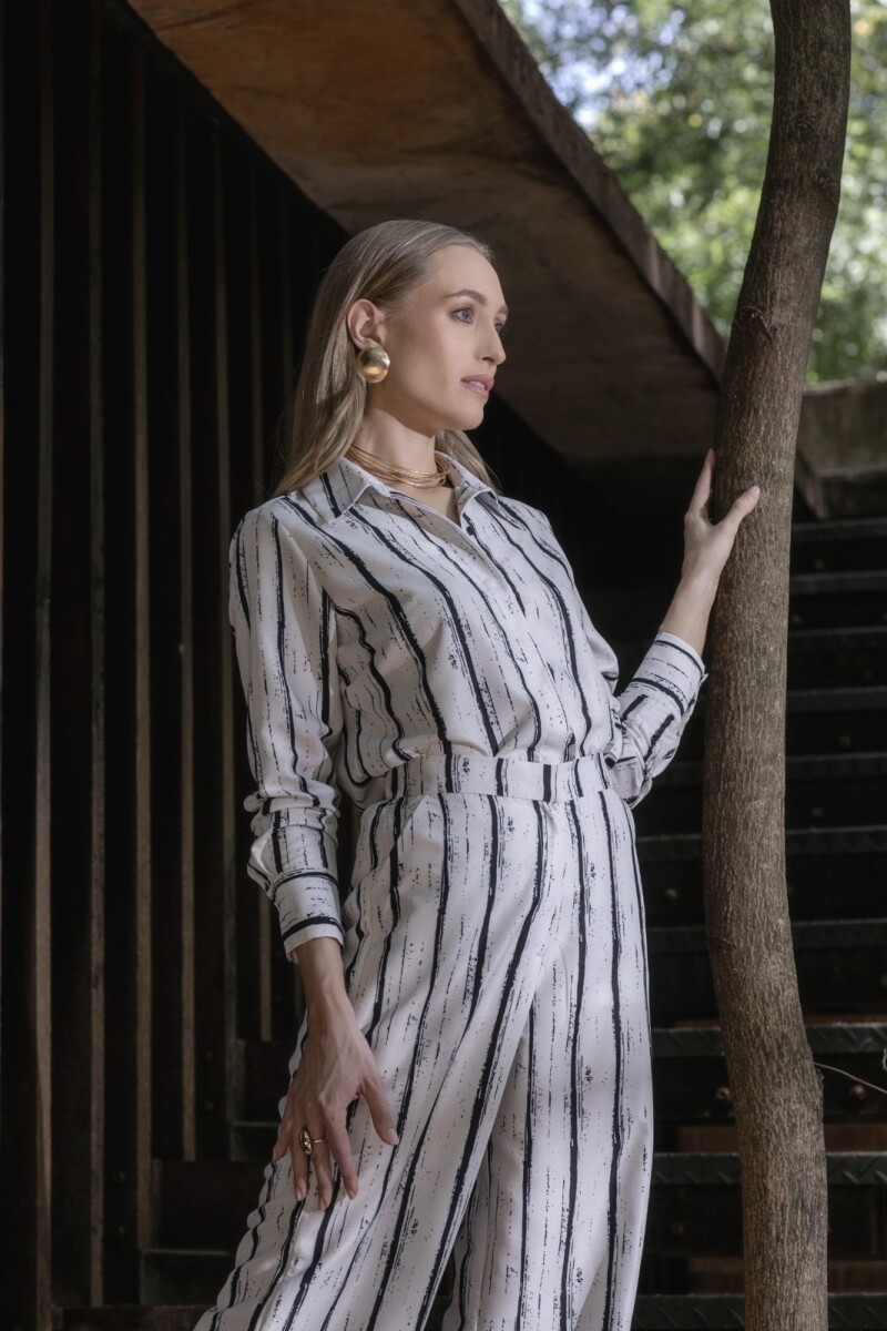 Camisa Fluida con Botones. Estampa Natural y Negra.