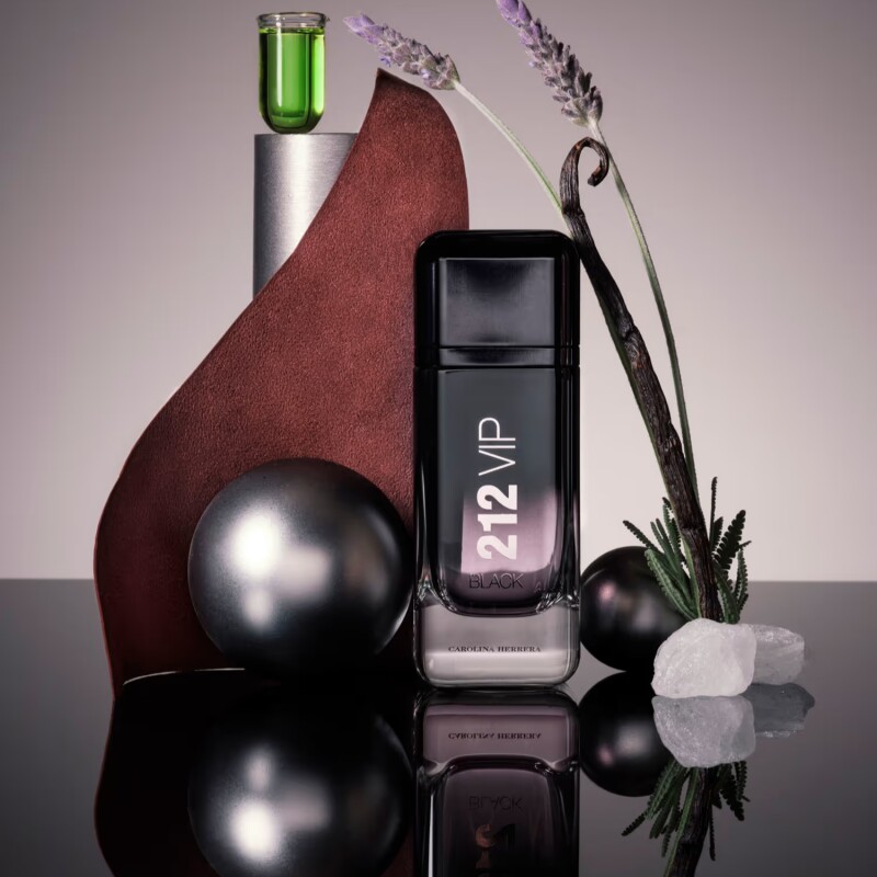 Set Herrera 212 Vip Black for men Edp 100ml + SG 100ml Set Herrera 212 Vip Black for men Edp 100ml + SG 100ml