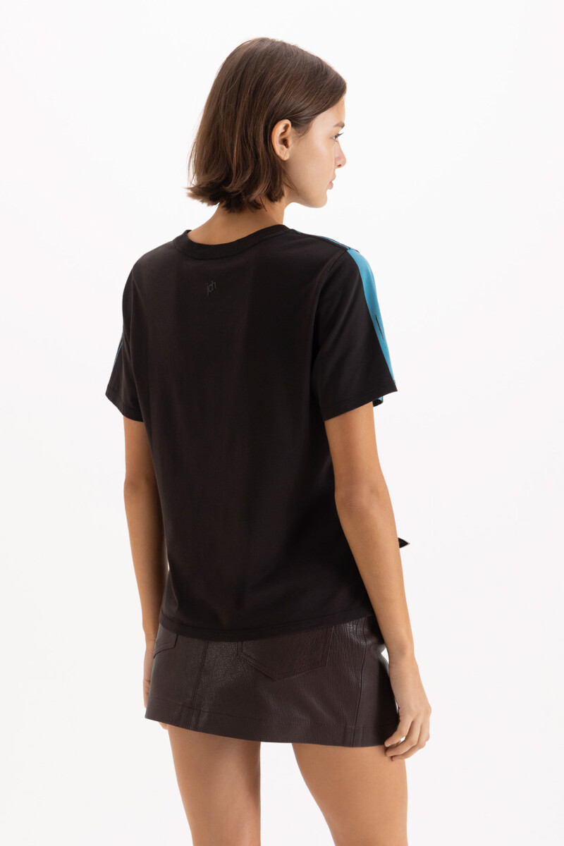 REMERA LACE Negro