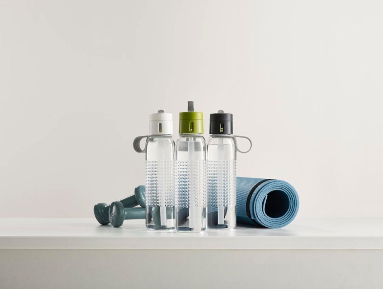 Botella de Agua 750 ml Blanca Dot Active - Joseph Joseph 