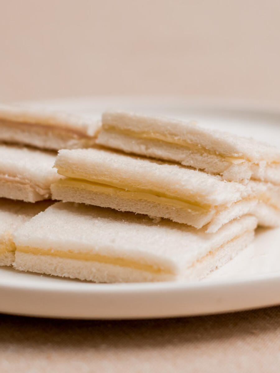 Sandwiches de jamón y queso Sandwiches de jamón y queso