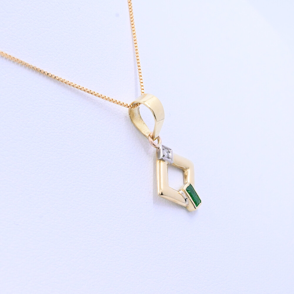 Colgante oro 18k esmeralda y brillante. Colgante oro 18k esmeralda y brillante.