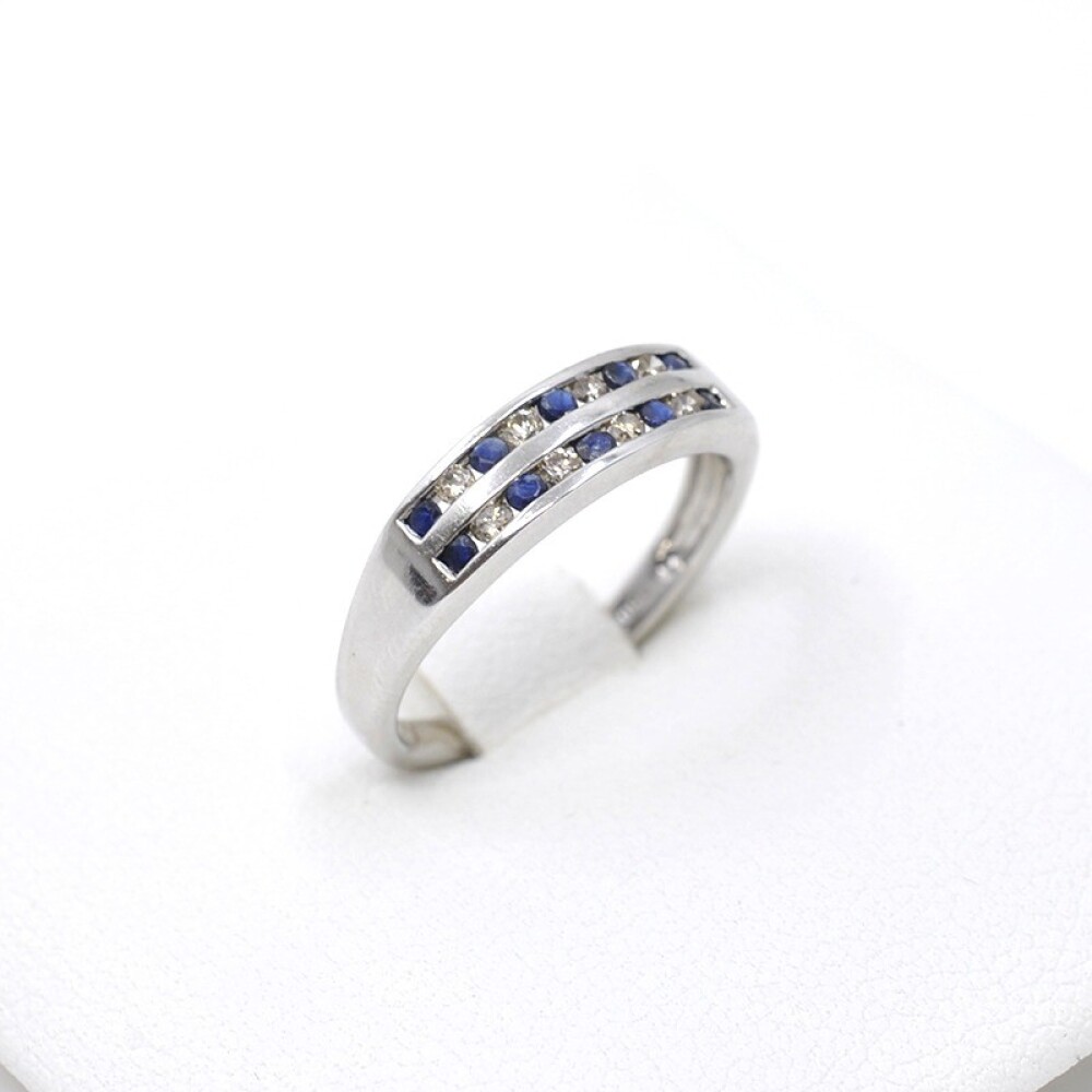 Anillo Medio Sin Fin En Oro Blanco, Brillantes Y Zafiros Anillo Medio Sin Fin En Oro Blanco, Brillantes Y Zafiros