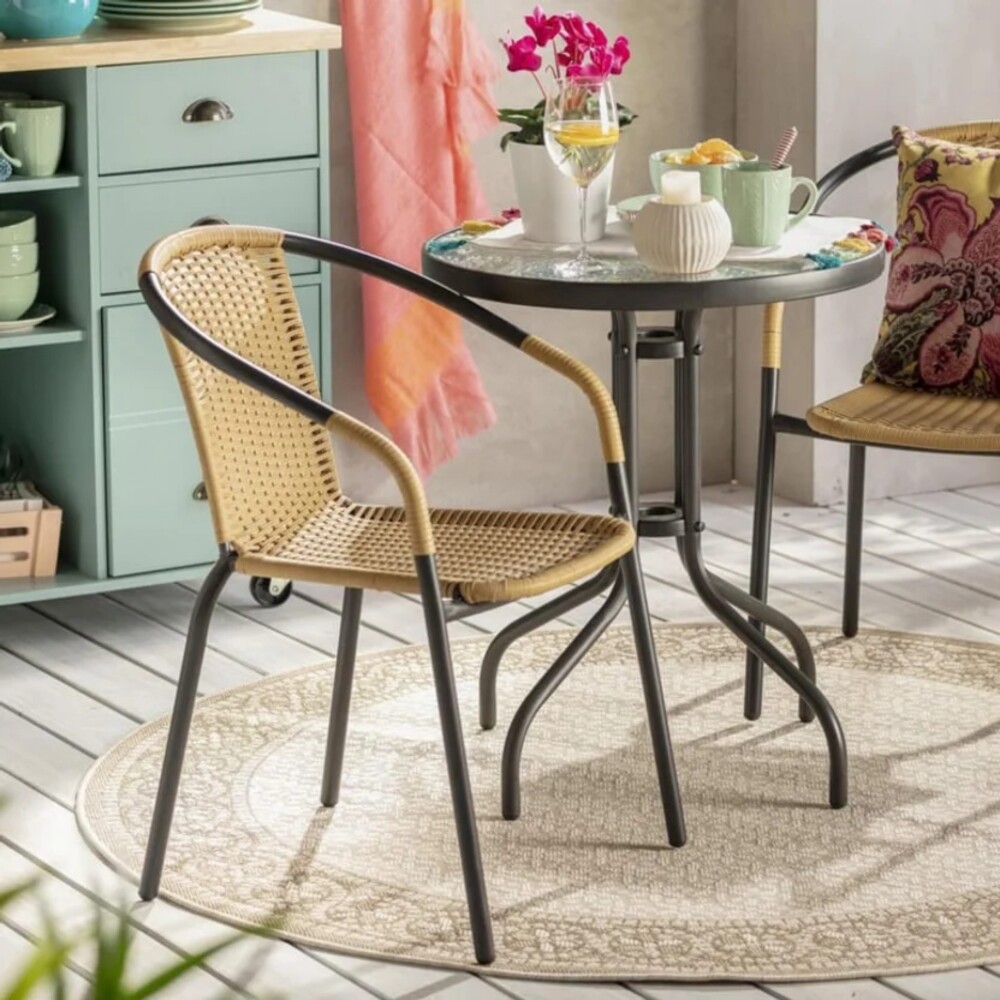 Silla exterior de metal y Rattan con apoyabrazos Beige