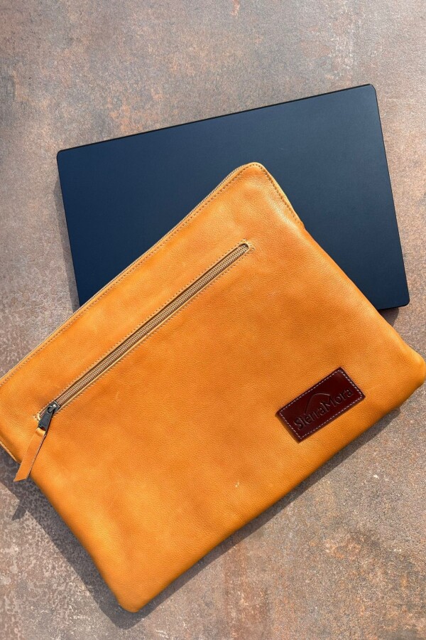 SierraMora Notebook Case Camel