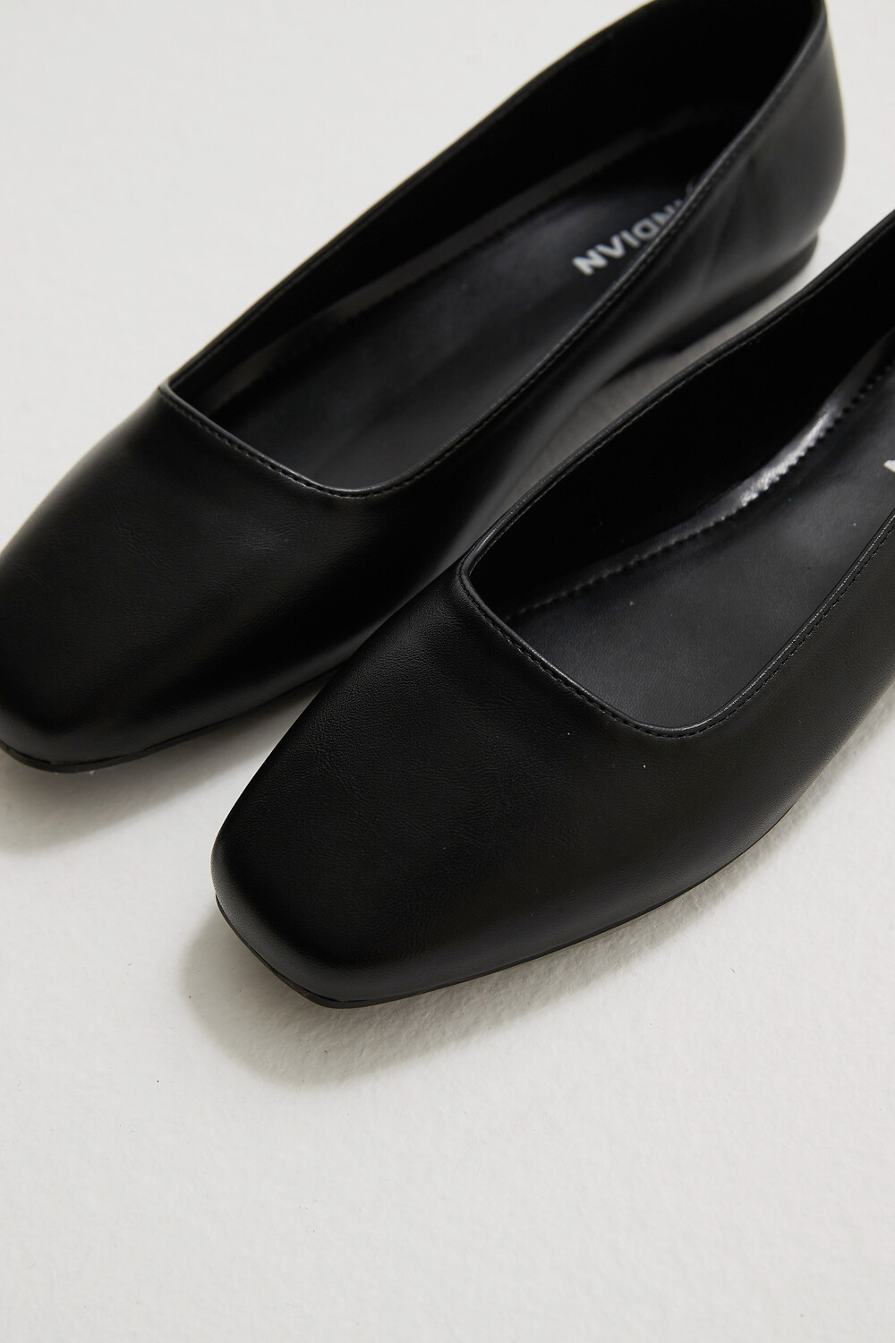 Balerina Linny Negro