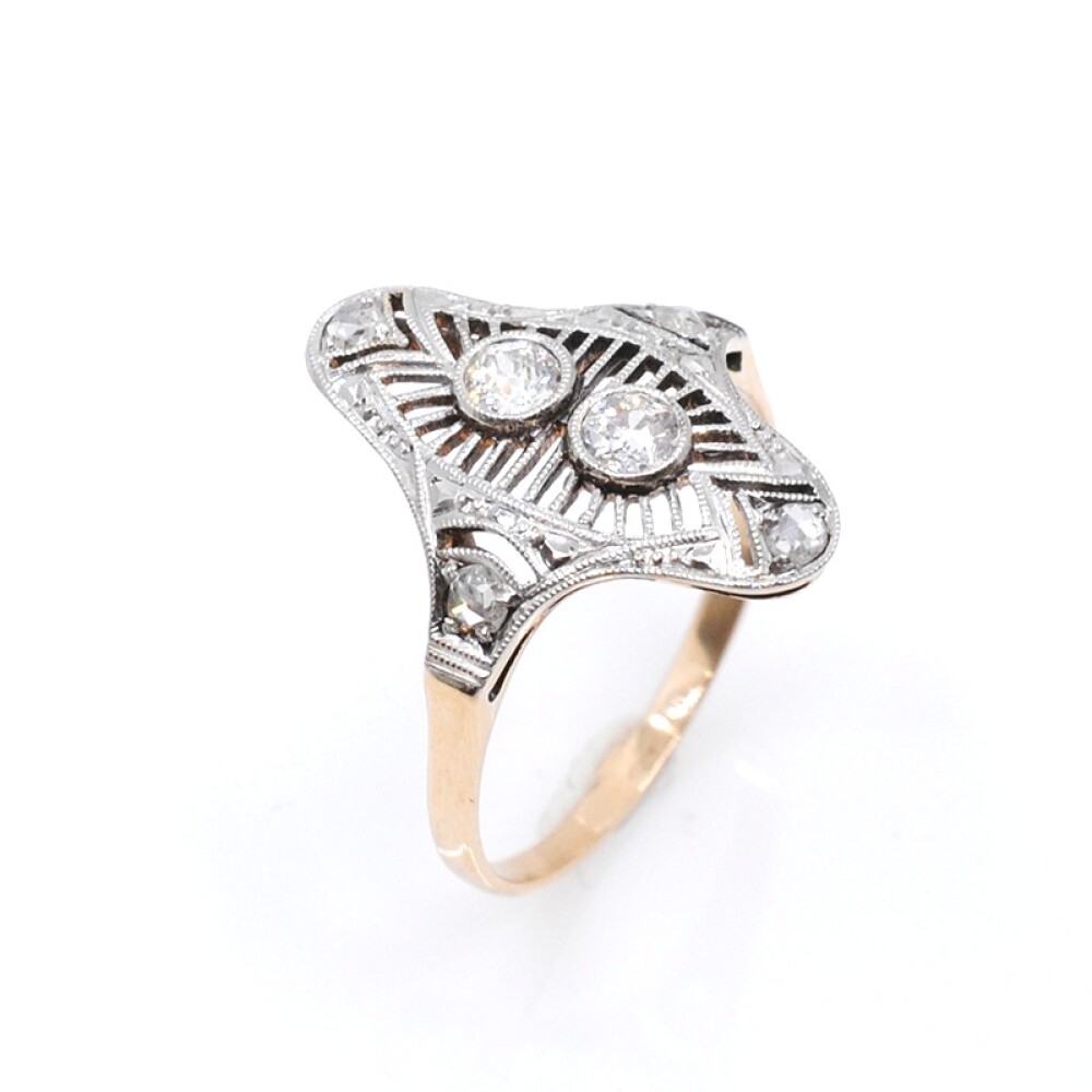 Anillo en oro 18k, brillantes centrales y diamantes Anillo en oro 18k, brillantes centrales y diamantes