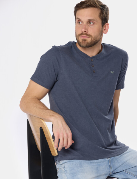 REMERA LISA CON BOTONES Azul