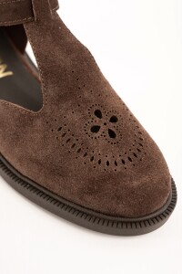 Sandalia Cerrada Con Tira Ajustable Chocolate