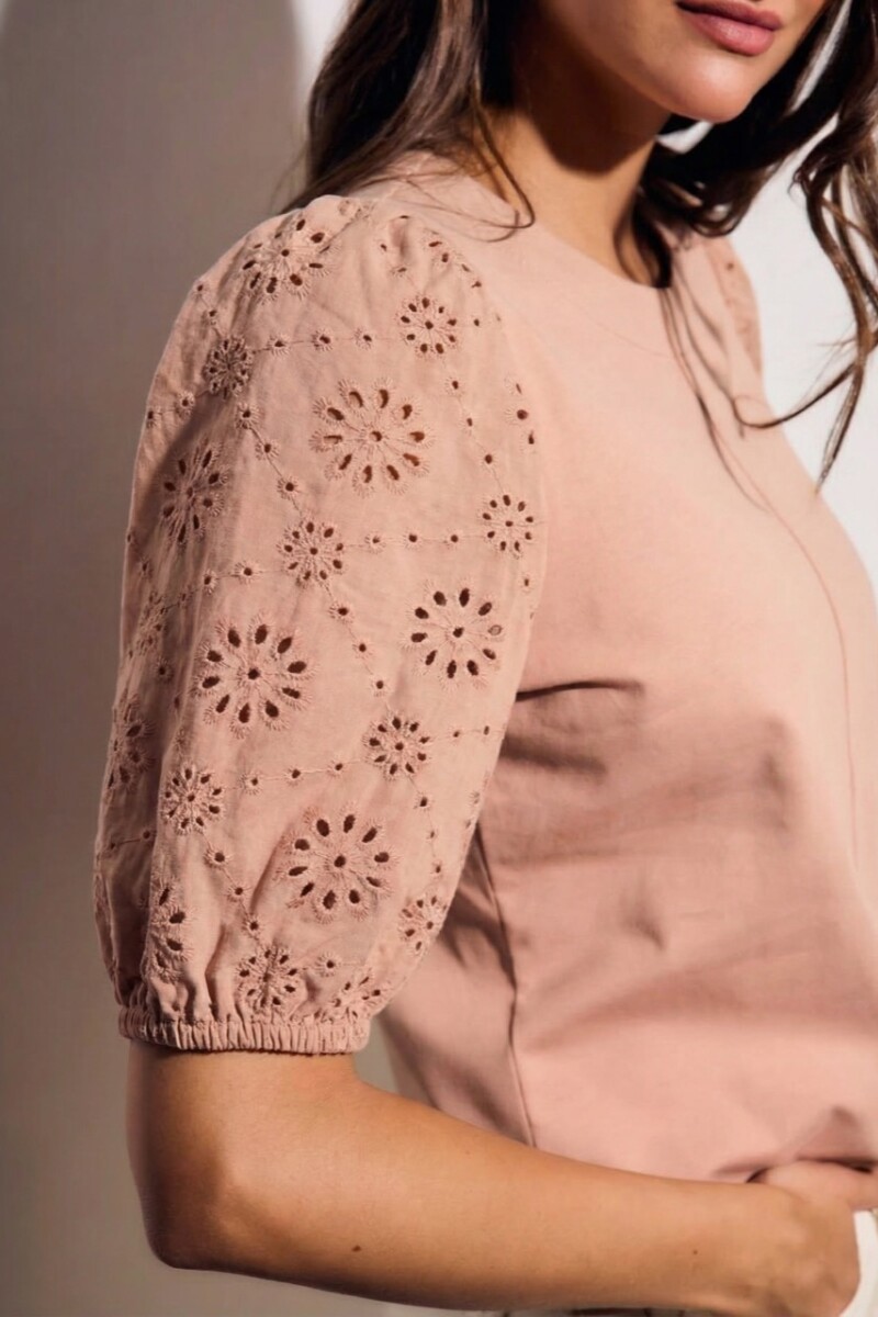 Remera Manga Globo Broderie Rosa