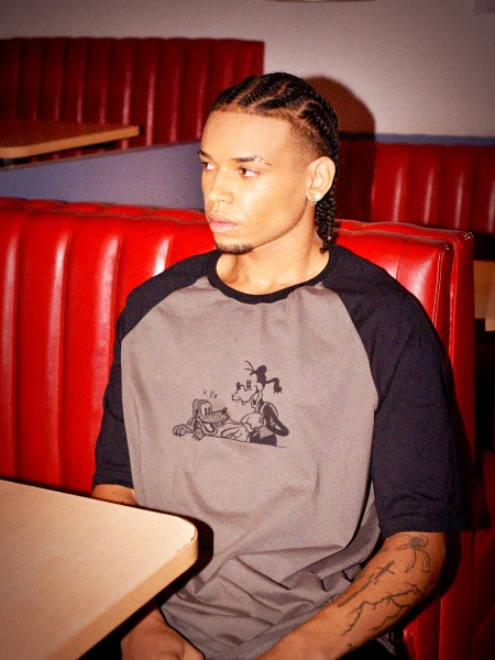 REMERA GOOFY RETRO GRIS OSCURO