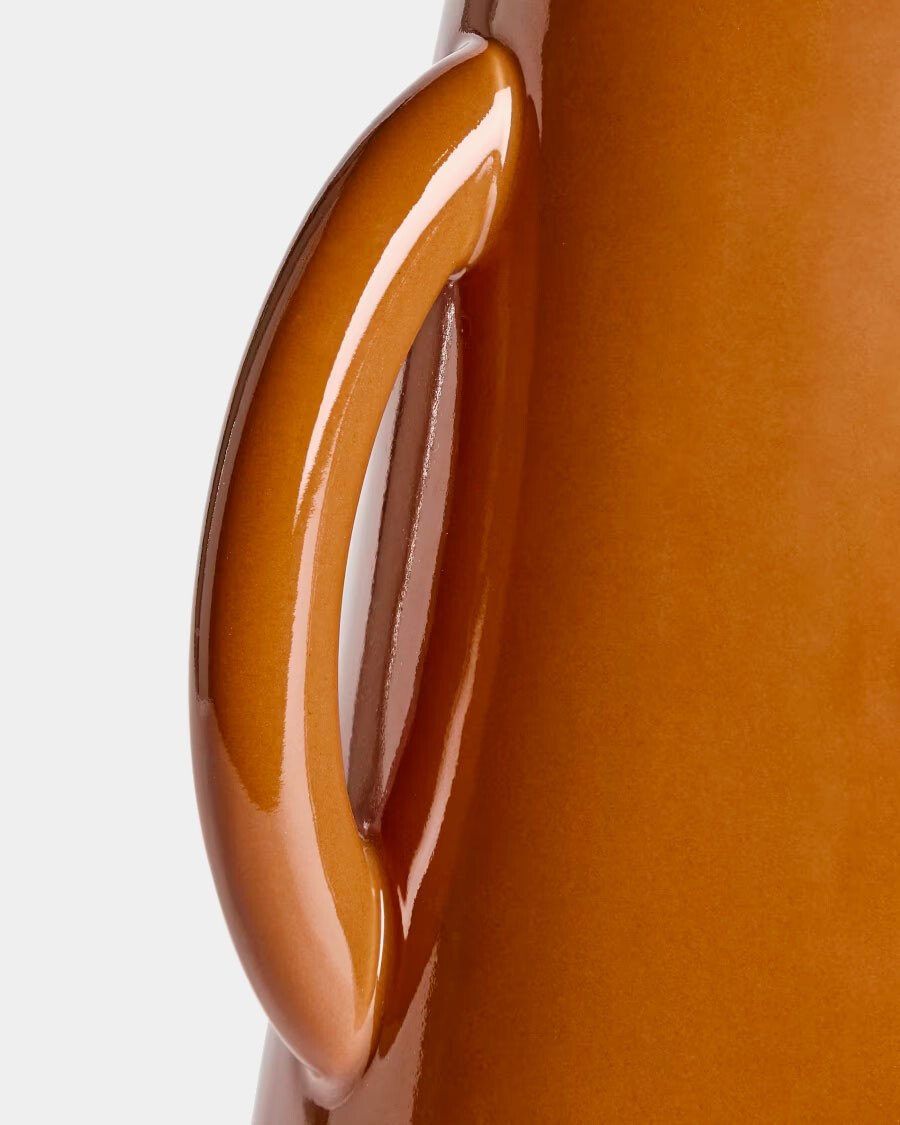 Jarrón Odra de cerámica marrón acabado brillante 25,5 cm Jarrón Odra de cerámica marrón acabado brillante 25,5 cm