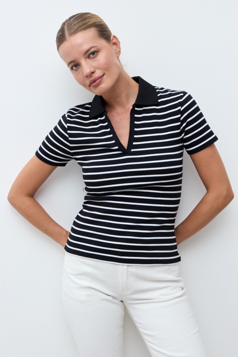 Remera canalé cuello polo negro