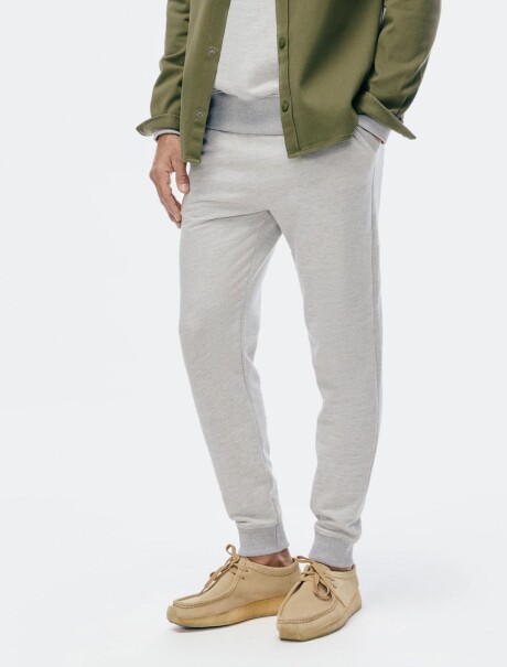 PANTALONES DEPORTIVOS BÁSICOS CON FORRO POLAR GRIS