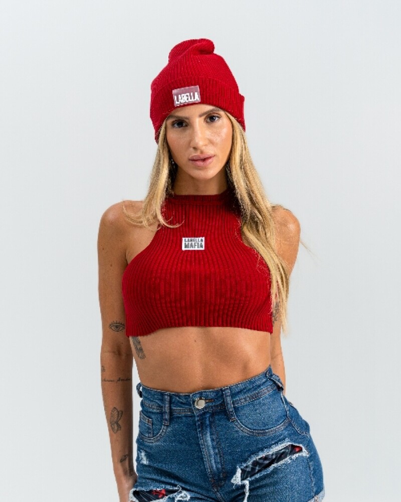 Top musculosa de color rojo U