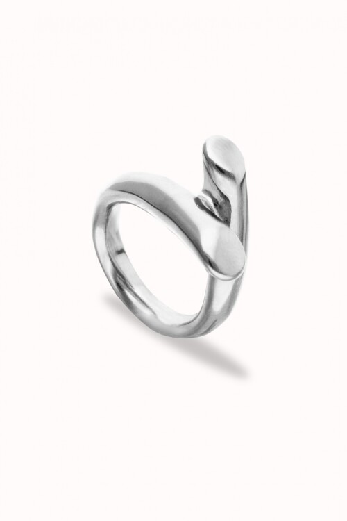 ANILLO DE ALEACIÓN DE METALES BAÑADO EN PLATA DE LEY CON FORMA DE TUBOS Anillo