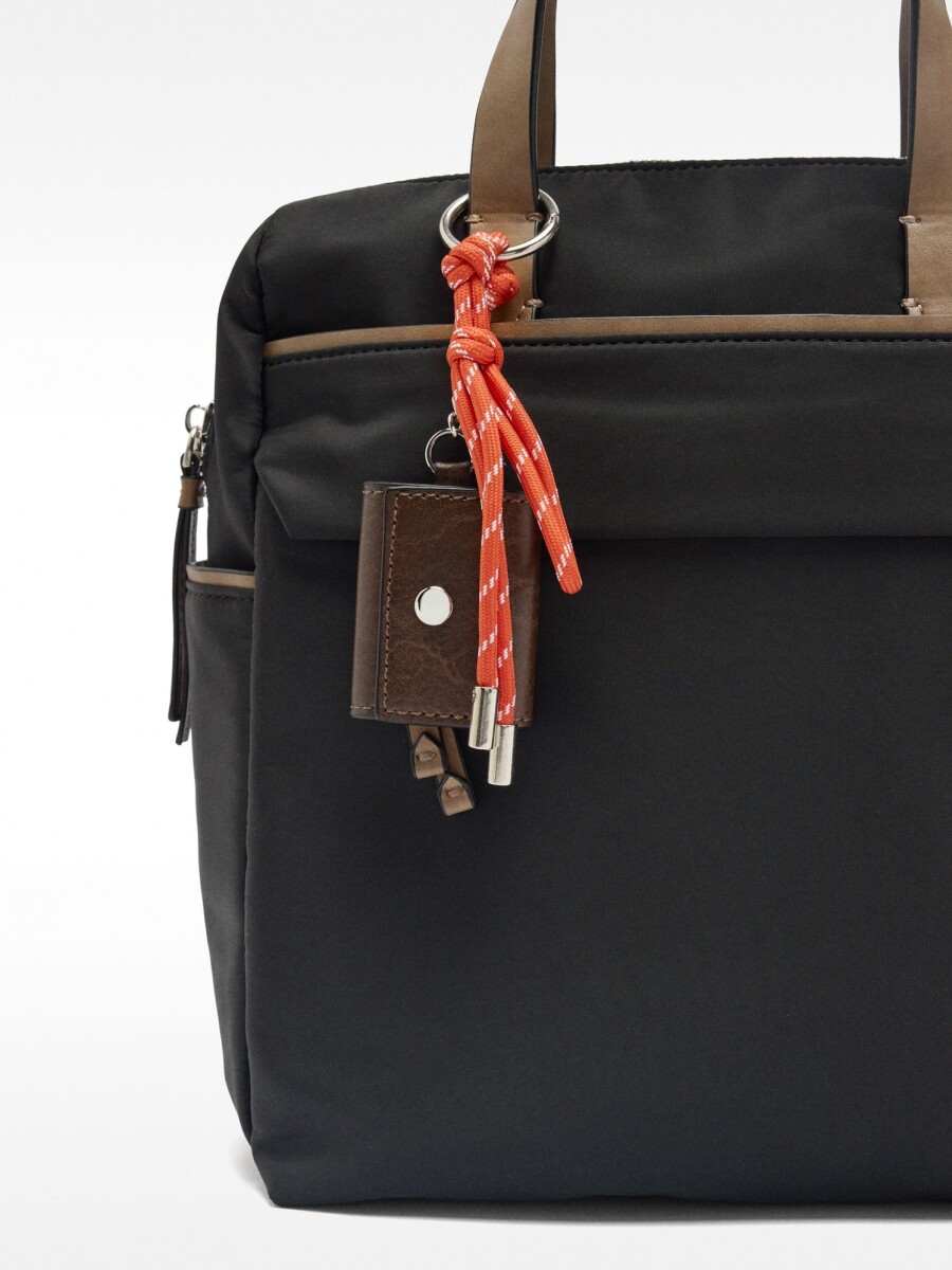 Mochila De Nylon Con Colgante negro