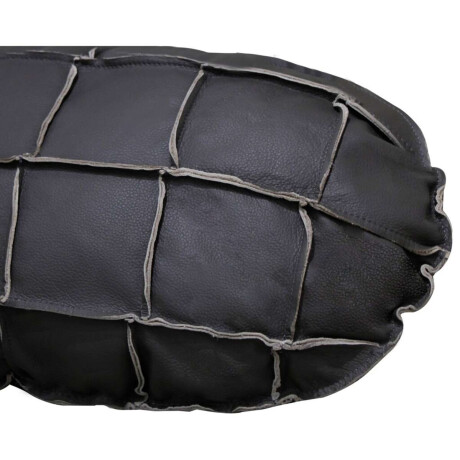 Almohadion Cuero 56x35cm oval chico Gris