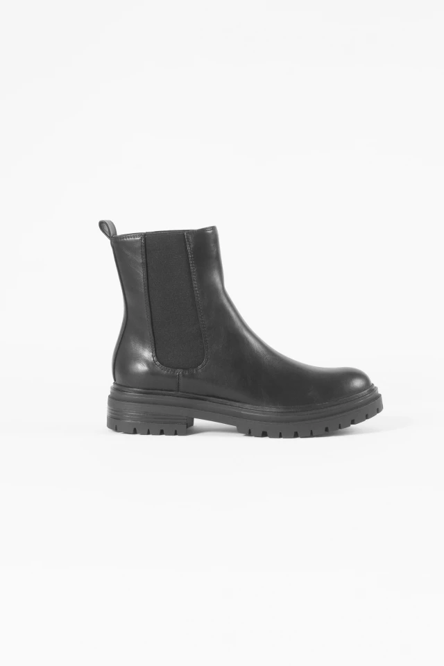 Bota con elástico negro