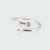 Anillo Isora de MOON en plata 925 con perla y brillante Anillo Isora de MOON en plata 925 con perla y brillante