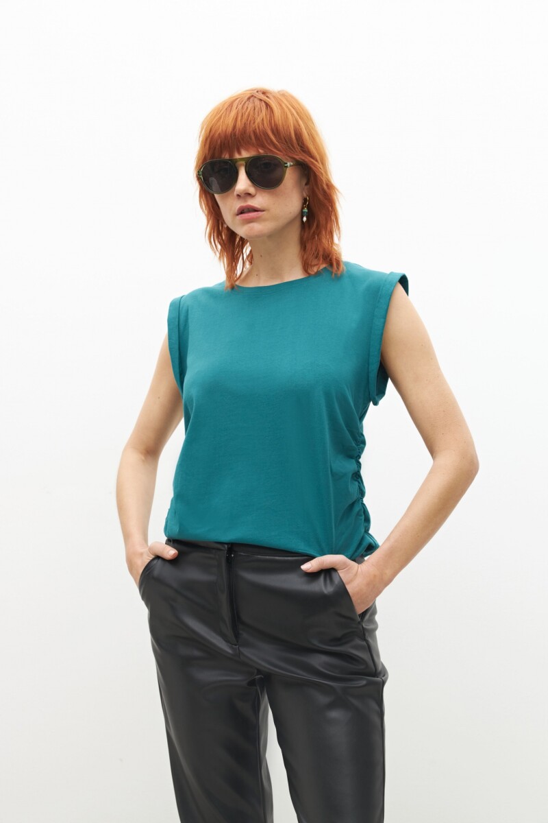 Remera con frunces laterales - verde 