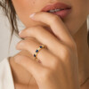 Anillo Calypso en oro amarillo 18k con brillantes y zafiros azules Anillo Calypso en oro amarillo 18k con brillantes y zafiros azules