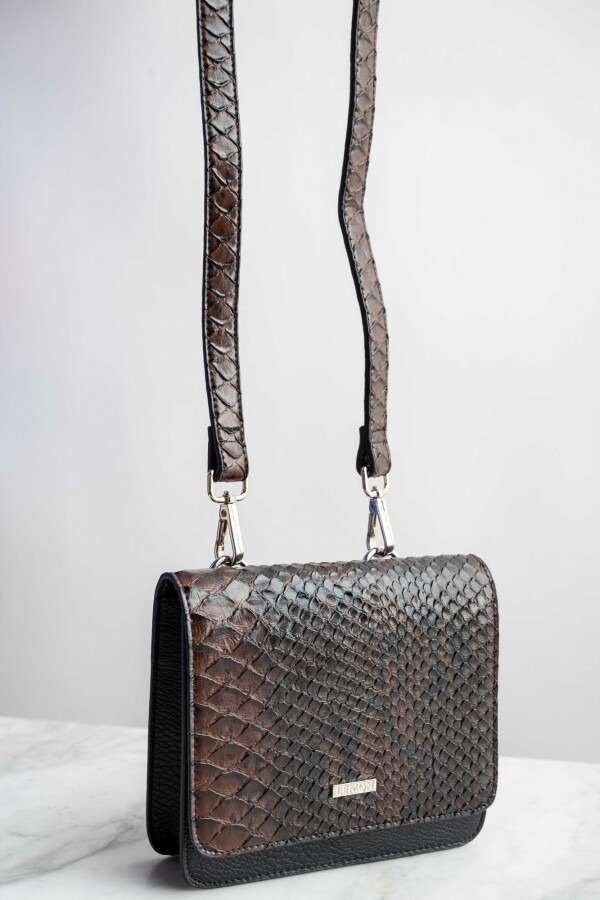 Cartera Snake Texturada Marron