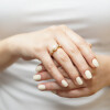Anillo Malena de oro blanco 18k con perlas de cultivo y seis brillantes Anillo Malena de oro blanco 18k con perlas de cultivo y seis brillantes