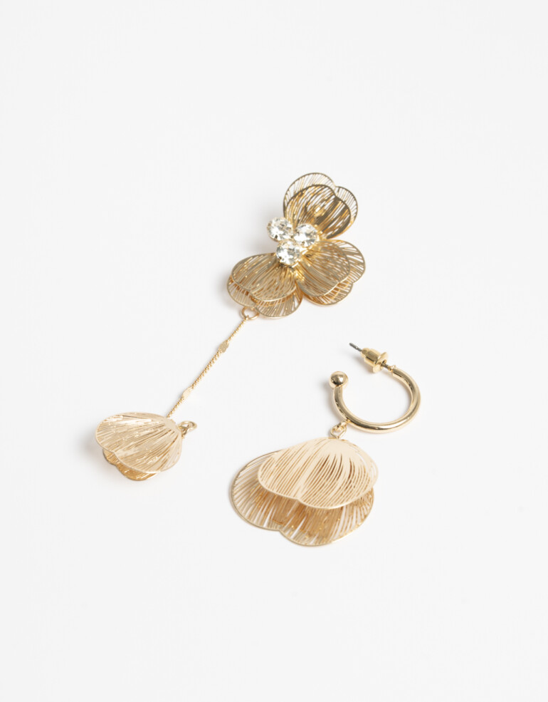 Aros Colgantes Largos Metal Aros Asimétricos Flor Dorada - Dorado