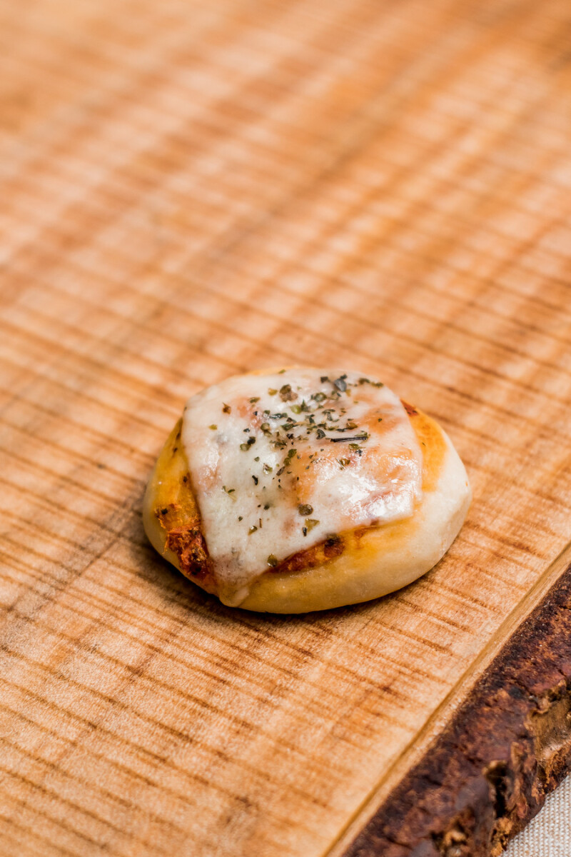Mini pizzetitas con muzzarella 