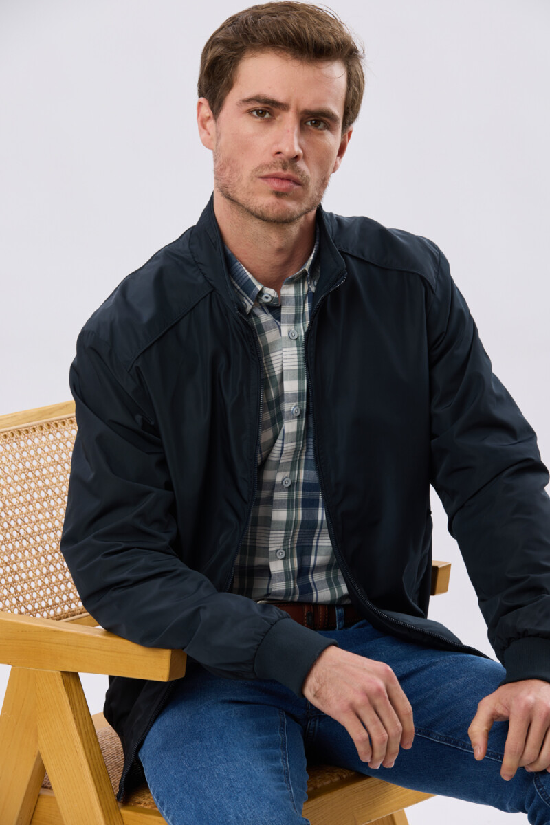 CAMPERA LIVIANA DE NYLON - Azul 
